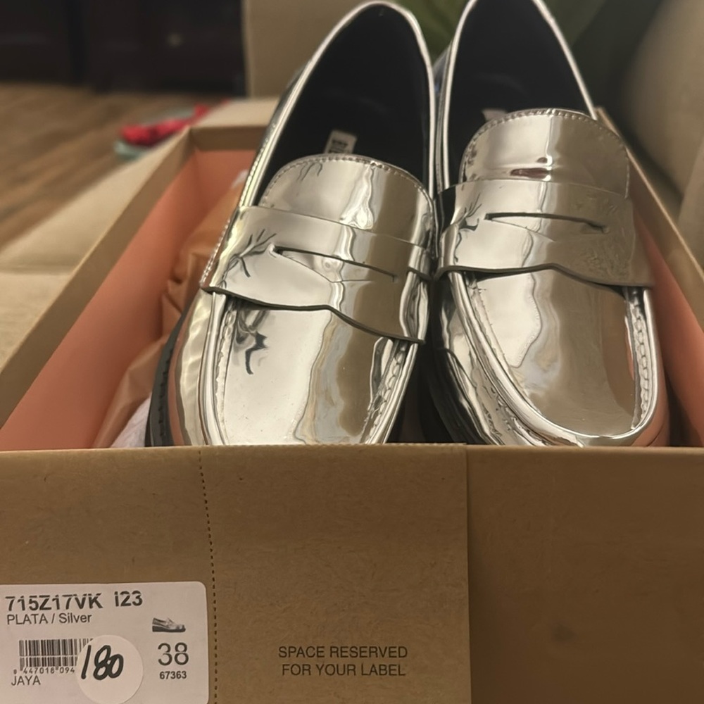 New- Bibi Lou silver loafers 38
